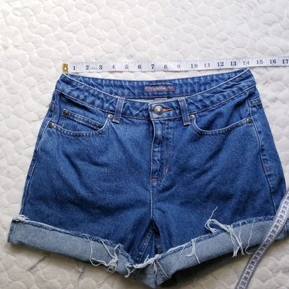Cut-off denim shorts distressed raw hem jean 4 - Picture 7 of 8